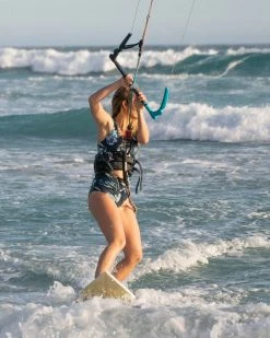 Nani Swimwear Laie Switch V Crop